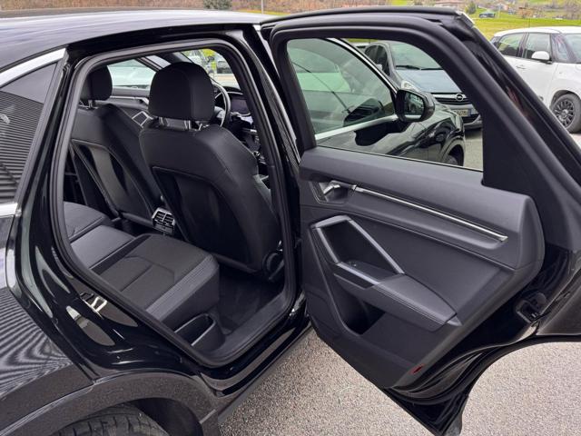 Audi Q3 SPB 35 TFSI S tronic S line Sline Sportback s-line - foto 3 di 4
