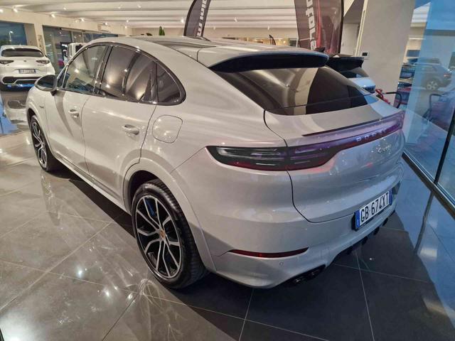 Porsche Cayenne Coupé 3.0 V6 E-Hybrid PASM PANO GTS MEMORIE - foto 2 di 4