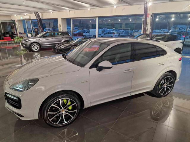 Porsche Cayenne Coup� 3.0 V6 E-Hybrid PASM PANO GTS MEMORIE - foto 1 di 4