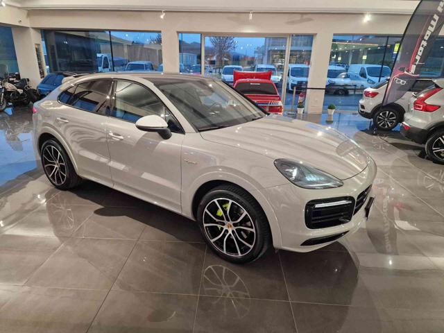Porsche Cayenne Coup� 3.0 V6 E-Hybrid PASM PANO GTS MEMORIE - foto 3 di 4