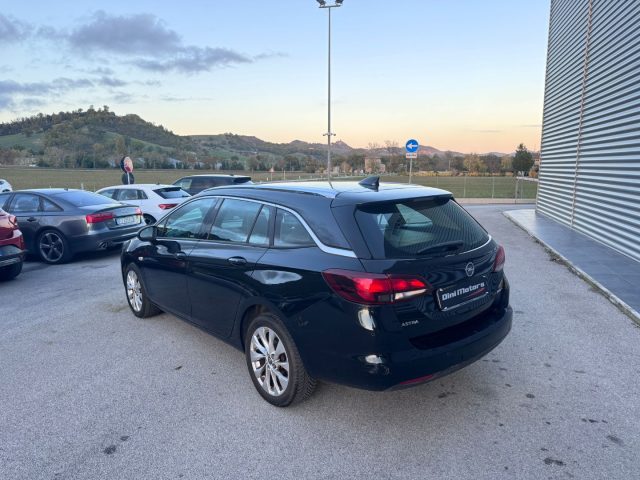 Opel Astra 1.4 Turbo 110CV EcoM Sports Tourer Metano wagon, del 2018, 150.000 km, in vendita a Sant Angelo In Vado (PU)