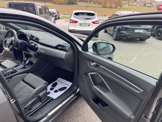 Audi Q3 SPB 35 TDI Stronic Identity Black S-line SPORTBACK, del 2025, 15.000 km, in vendita a Sant Angelo In Vado (PU)
