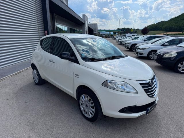 Lancia Ypsilon 0.9 TwinAir 85 CV 5 porte Metano Ecochic Silver - foto 3 di 4