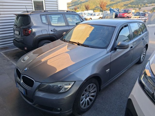 BMW 320 d cat xDrive Touring Attiva 4x4, del 2009, 270.000 km, in vendita a Sant Angelo In Vado (PU)