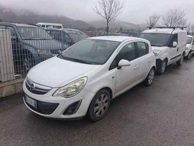 Opel Corsa 1.2 85CV 5 porte Club ok Neopatentati, del 2011, 200.000 km, in vendita a Sant Angelo In Vado (PU)