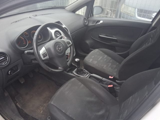 Opel Corsa 1.2 85CV 5 porte Club ok Neopatentati - foto 3 di 4