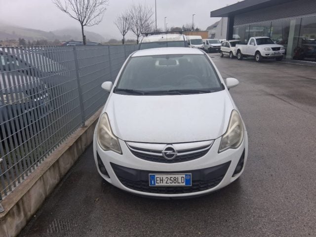 Opel Corsa 1.2 85CV 5 porte Club ok Neopatentati - foto 2 di 4