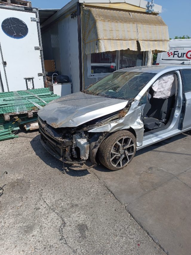 Volkswagen Golf 8 DSG 2.0TDI 150CV 5p. BlueMotion Technology, del 2020, 24.000 km, in vendita a Melpignano (LE)