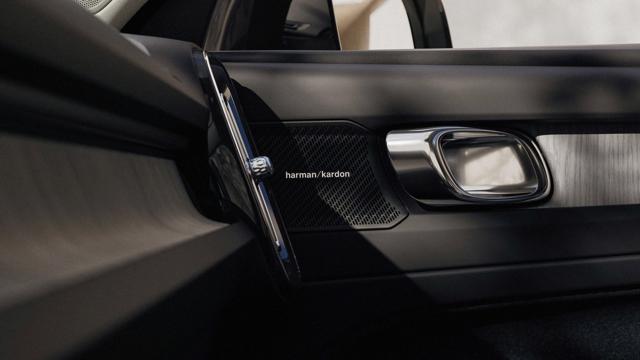 Volvo XC40 B3 PLUS DARK AUTOMATICA - foto 4 di 4