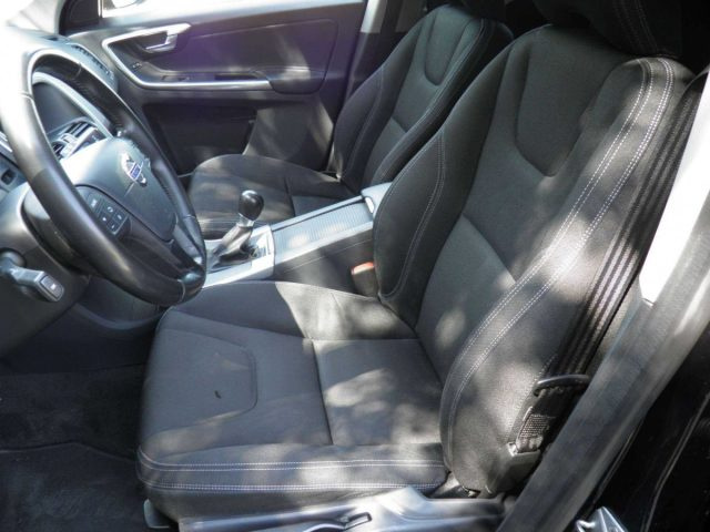 Volvo XC60 D4 Kinetic - foto 2 di 4