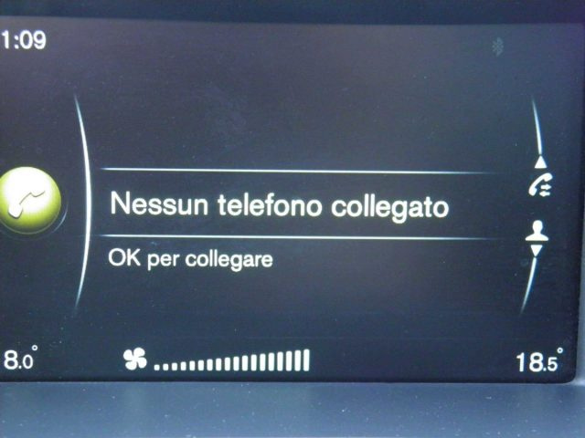 Volvo XC60 D4 Kinetic - foto 3 di 4