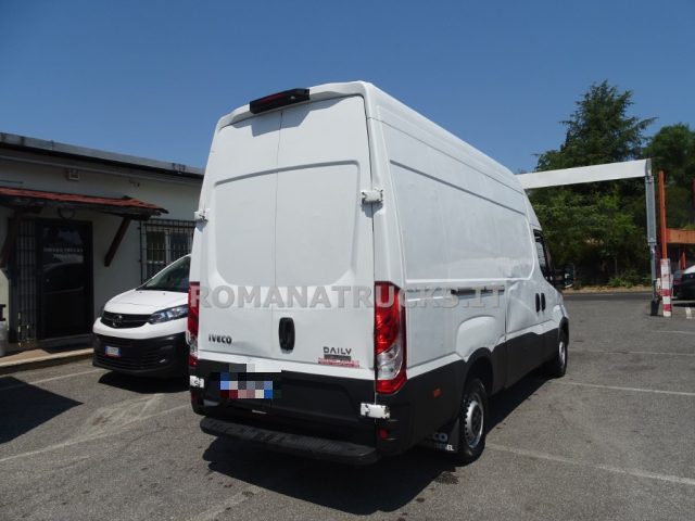 Iveco Daily 35 S14 L3 H3 AUTOMATICO PRONTA CONSEGNA usato a ROMA