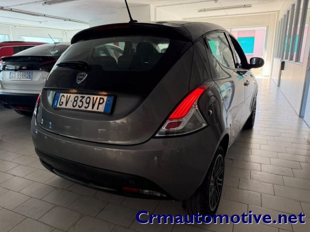 Lancia Ypsilon 1.0 FireFly 5 porte S&S Hybrid Silver Plus - foto 2 di 8