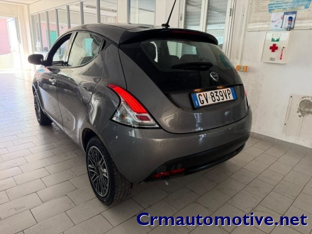 Lancia Ypsilon 1.0 FireFly 5 porte S&S Hybrid Silver Plus - foto 4 di 8