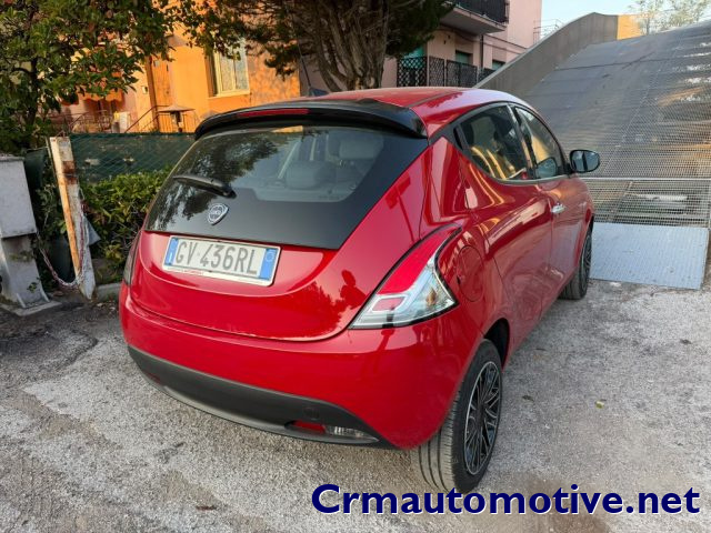 Lancia Ypsilon 1.0 FireFly 5 porte S&S Hybrid Silver Plus - foto 2 di 4
