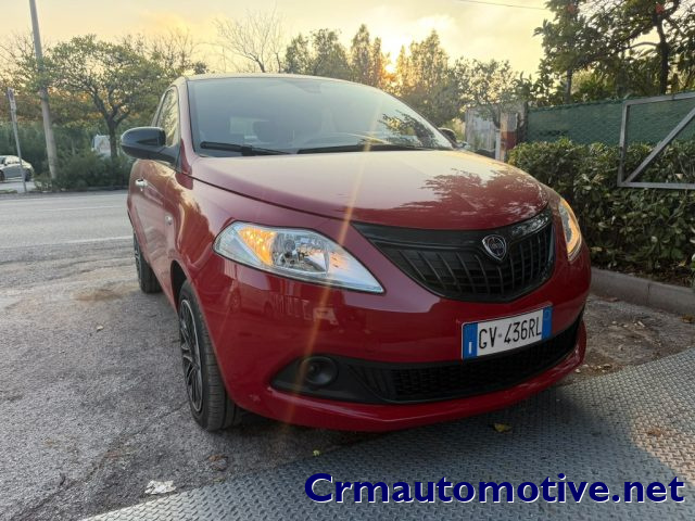 Lancia Ypsilon 1.0 FireFly 5 porte S&S Hybrid Silver Plus - foto 3 di 4
