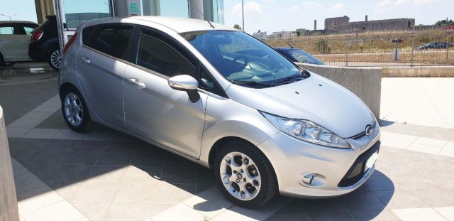 Ford Fiesta 1.4 TDCi 70CV 5 porte Titanium - foto 3 di 11