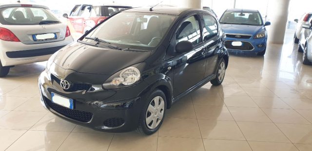 Toyota Aygo 1.0 12V VVT-i 5 porte Now Connect - foto 3 di 4