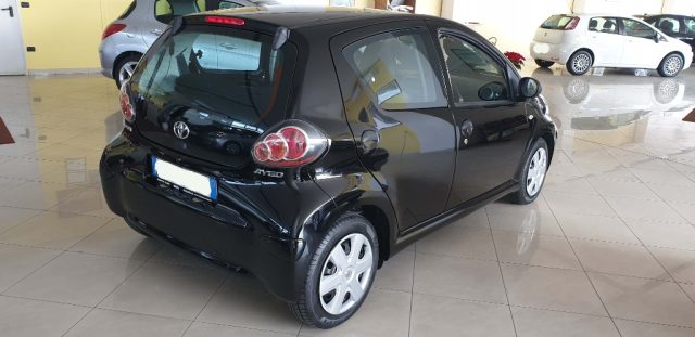 Toyota Aygo 1.0 12V VVT-i 5 porte Now Connect - foto 4 di 4