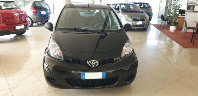 Toyota Aygo 1.0 12V VVT-i 5 porte Now Connect usato a POGGIARDO