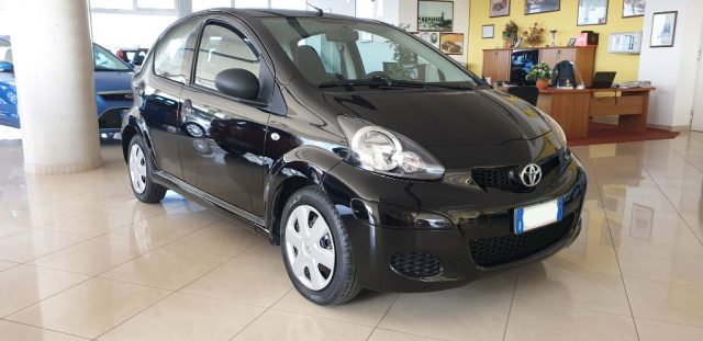 Toyota Aygo 1.0 12V VVT-i 5 porte Now Connect - foto 2 di 4