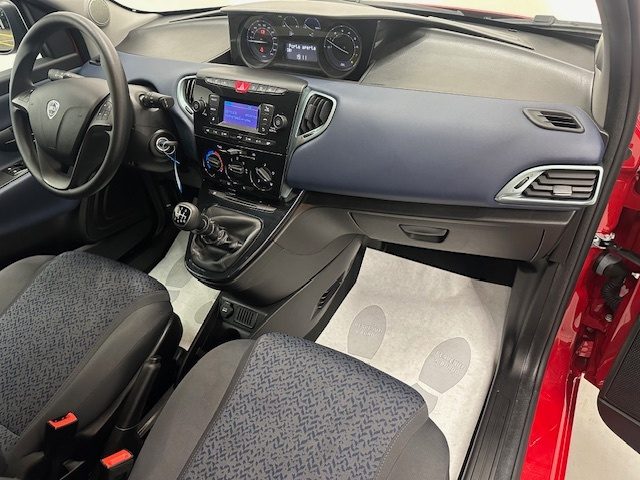 Lancia Ypsilon 3ª serie - 1.0 FireFly 5 porte S&S Hybrid Oro, del 2024, 10.850 km, in vendita a Prato (PO)