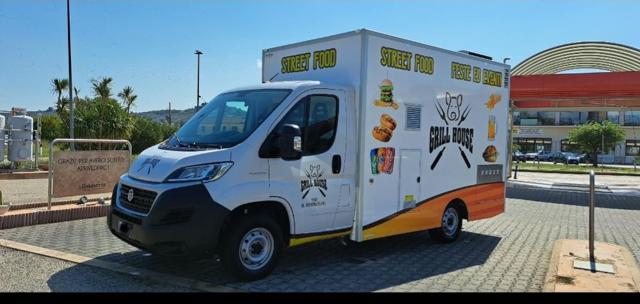 Fiat Ducato 35 2.3 Mjt 140CV PM Cabinato FOOD TRUCK, del 2022, 4.800 km, in vendita a Cappelle Sul Tavo (PE)