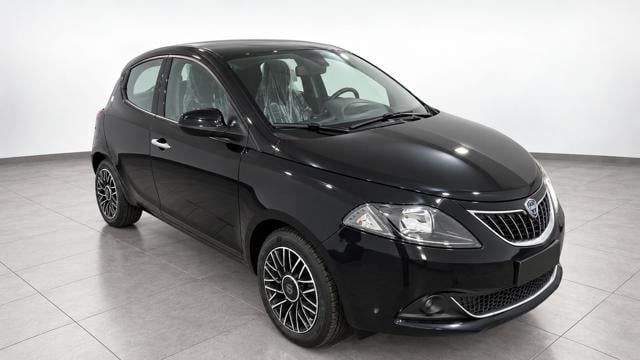 Lancia Ypsilon 1.0 FireFly 5p. Hybrid GOLD, del 2023, 58.000 km, in vendita a Cappelle Sul Tavo (PE)