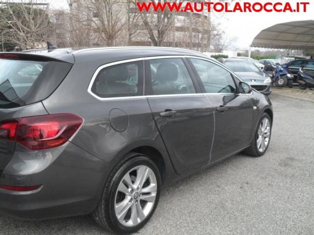 Opel Astra 2.0 CDTI 160CV Sports Tourer aut. Cosmo, del 2011, 99.000 km, in vendita a Roma (RM)