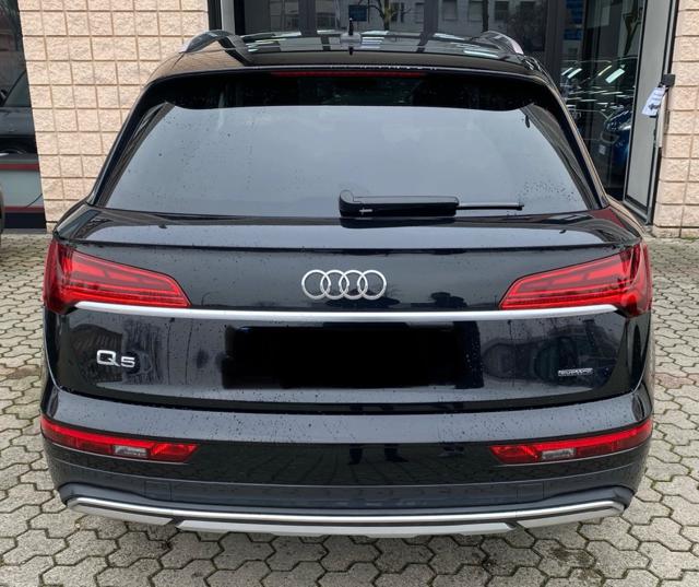 Audi Q5 40 TDI 204 CV quattro S tronic Identity Black - foto 3 di 4
