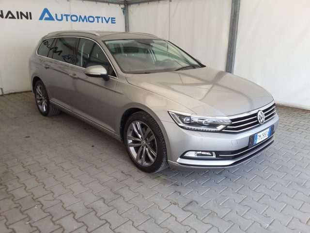 Volkswagen Passat Variant 2.0 TDI 190cv DSG Highline BlueMotion Techology - foto 2 di 4