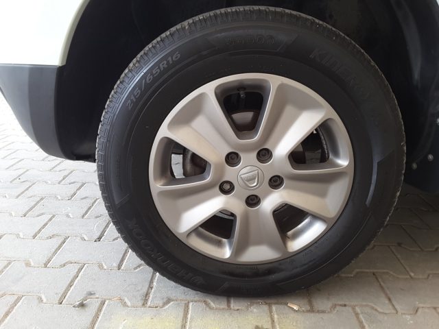 Dacia Duster 1.6 105cv Lauréate - foto 4 di 4