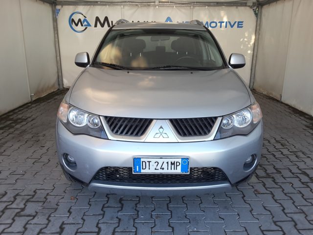Mitsubishi Outlander 2.0 DI-D 140cv Instyle 4WD 7 POSTI, del 2009, 144.900 km, in vendita a Firenze (FI)