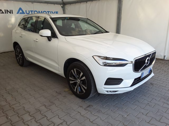 Volvo XC60 B4 (d) AWD Geartronic Momentum *GANCIO TRAINO* - foto 2 di 4