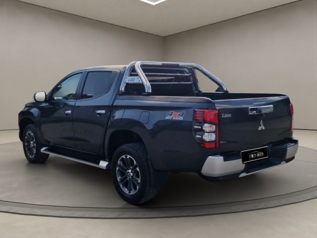 Mitsubishi L200 2.3 D Club Cab 4x4 Easy Select Invite Connect - foto 3 di 4