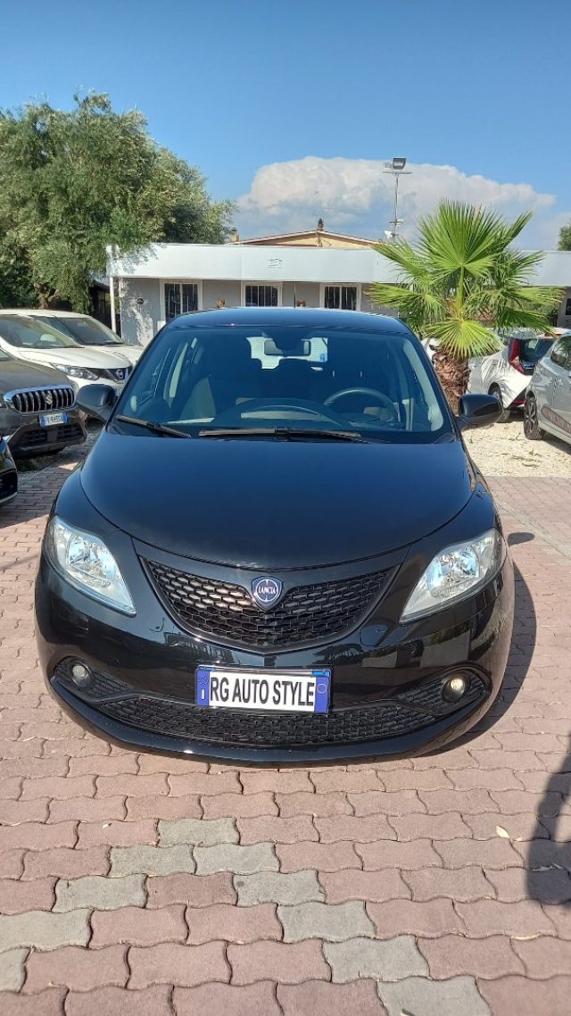 Lancia Ypsilon 1.0 FireFly 5 porte S&S Hybrid Ecochic - foto 2 di 4