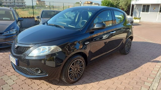 Lancia Ypsilon 1.0 FireFly 5 porte S&S Hybrid Ecochic - foto 3 di 4