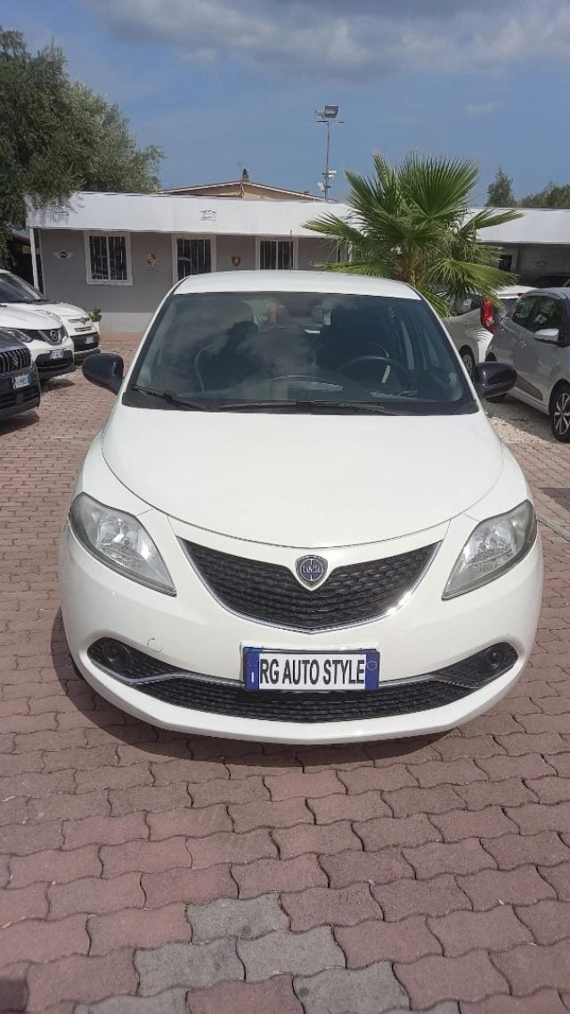 Lancia Ypsilon 1.2 69 CV 5 porte - foto 2 di 4