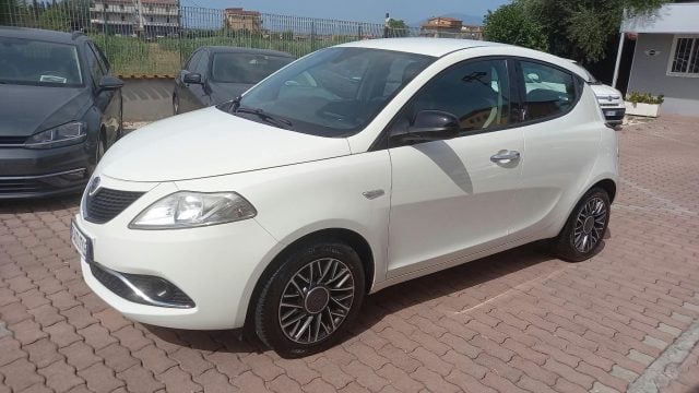 Lancia Ypsilon 1.2 69 CV 5 porte - foto 3 di 4