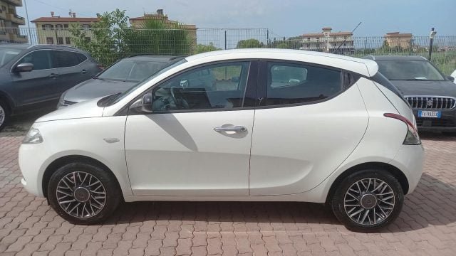 Lancia Ypsilon 1.2 69 CV 5 porte - foto 4 di 4