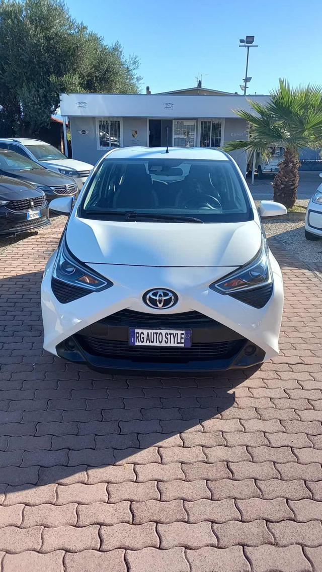 Toyota Aygo Connect 1.0 VVT-i 72CV 5 porte - foto 2 di 4