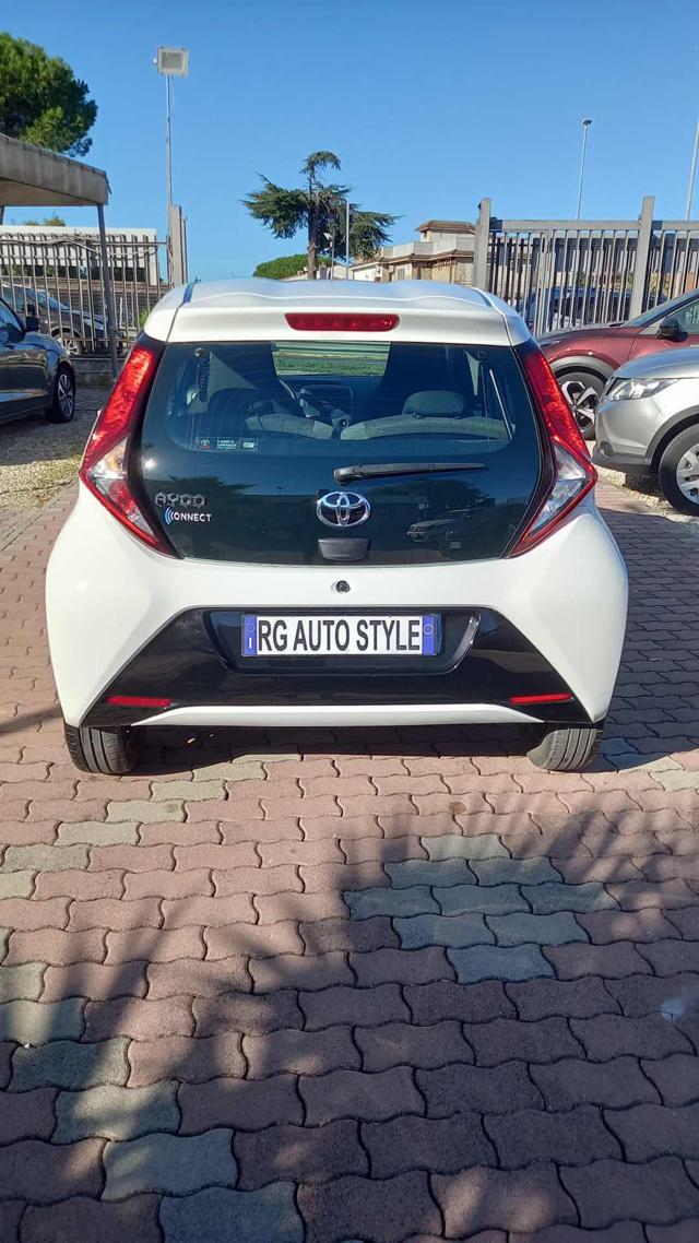 Toyota Aygo Connect 1.0 VVT-i 72CV 5 porte - foto 4 di 4