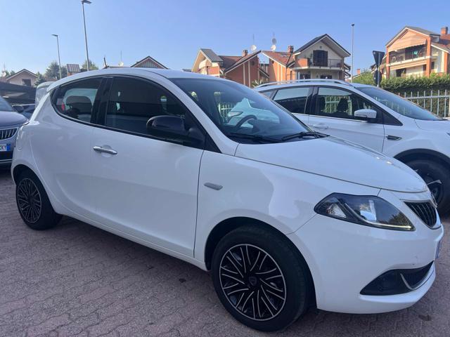 Lancia Ypsilon 1.0 FireFly 5 porte S&S Hybrid Oro - foto 4 di 4