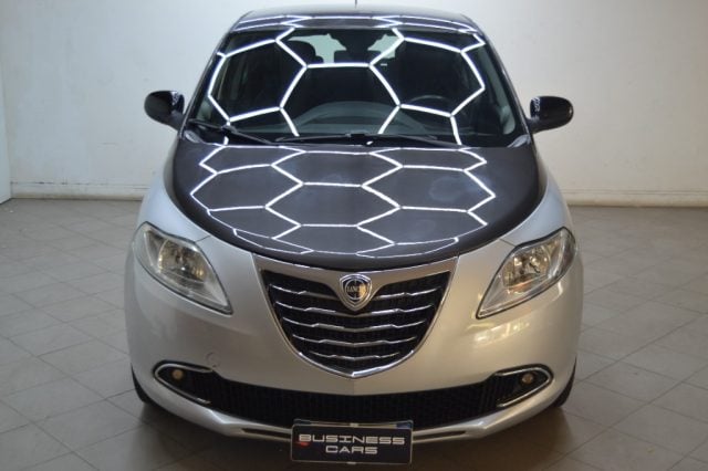 Lancia Ypsilon 0.9 TwinAir 85 CV 5 porte S&S Platinum - foto 2 di 4