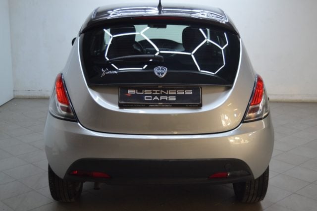 Lancia Ypsilon 0.9 TwinAir 85 CV 5 porte S&S Platinum - foto 3 di 4