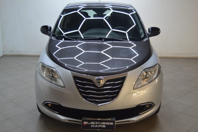Lancia Ypsilon 0.9 TwinAir 85 CV 5 porte S&S Platinum - foto 2 di 4