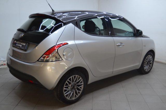 Lancia Ypsilon 0.9 TwinAir 85 CV 5 porte S&S Platinum - foto 4 di 4