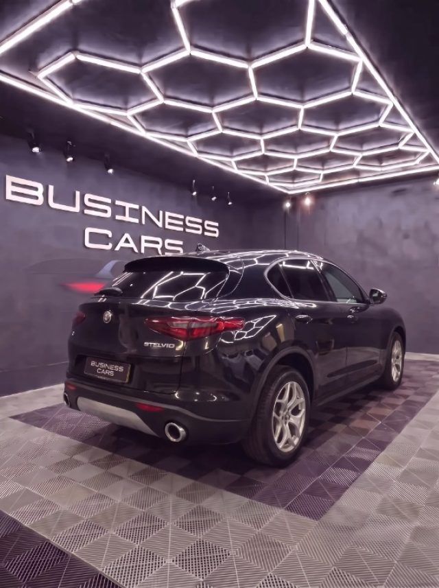 Alfa Romeo Stelvio 2.2 Turbodiesel 190 CV AT8 Q4 Business - foto 2 di 4