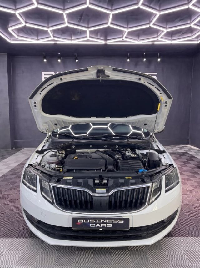 Skoda Octavia 1.5 DSG Wagon Ambition G-Tec - foto 4 di 4