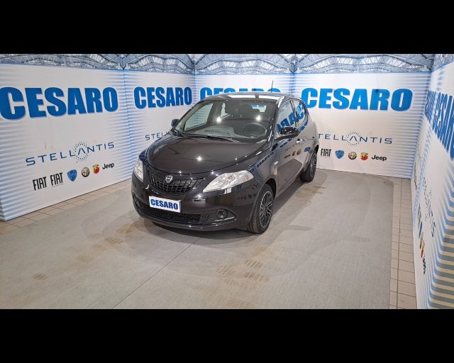 Lancia Ypsilon 1.0 firefly hybrid Platino s&s 70cv - foto 2 di 4
